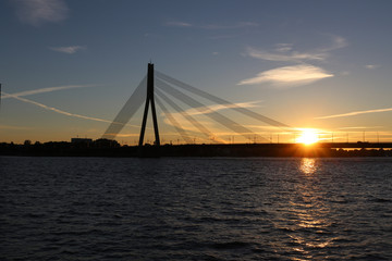 Fototapeta na wymiar Brücke über die Düne beim Sonnenuntergang