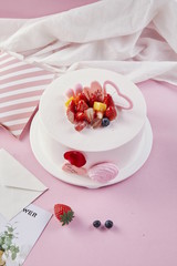 Fototapeta na wymiar Fruitcake dessert combo that looks bright and delicious.
