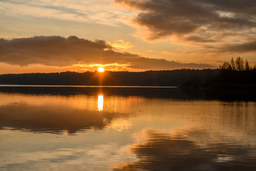 Obraz na płótnie Canvas Beautiful sunrise above a lake