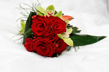 Elegante ramo de rosas de color rojo