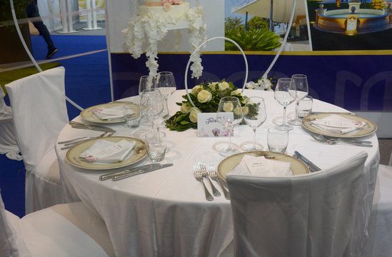 Italia : Elegante tavola apparecchiata per evento.