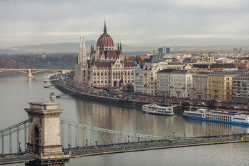 Naklejka na ściany i meble Morning in Budapest. Panoramic view of the city, Szechenyi Bridge and the building of the Budapest Parliament.