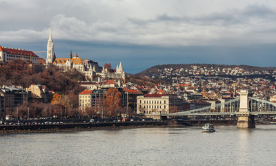 Fototapeta premium Morning in Budapest. View of the Buda Castle and Szechenyi Bridge.