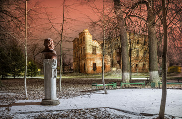 Пушкин в Усадьбе Белкино Sculpture of the poet Pushkin  in Belkino Manor