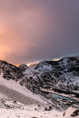 Widok na Czarny Staw w Tatrach. Zachód słońca w górach. Widok ze Szpiglasowej Przełęczy w...