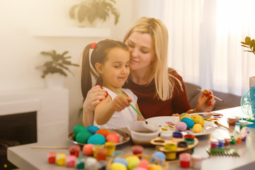 Naklejka premium Happy easter! family mother, father and children having fun paint and decorate eggs for holiday