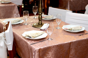 Mesa preparada para o jantar