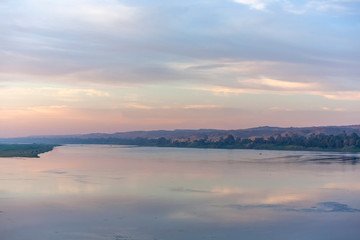 Fototapeta na wymiar Der Nil bei Sonnenaufgang
