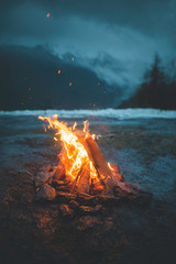 campfire in the mountains - obrazy, fototapety, plakaty