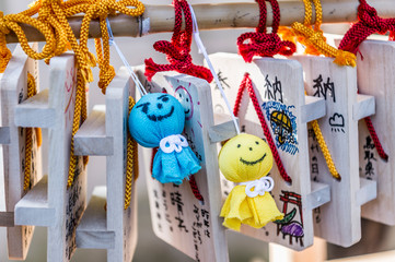東京都杉並区高円寺の神社の色とりどりのてるてる坊主