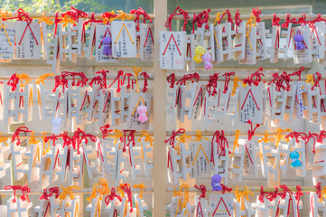 東京都杉並区高円寺の神社の下駄の形をした絵馬