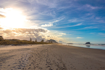 Fototapeta na wymiar The long beach and Mount Manganui at the end