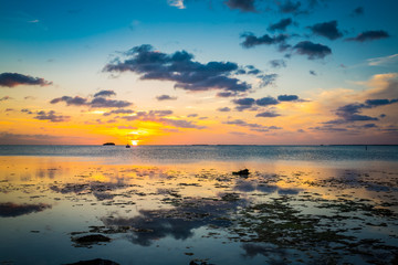 Sun slowl drops over key west water in Fl