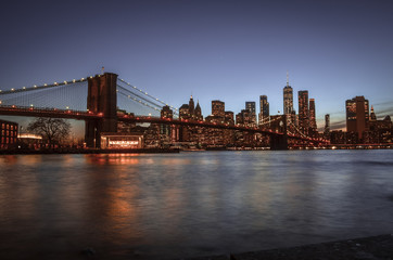 Fototapeta na wymiar New York behind Brooklyn Bridge
