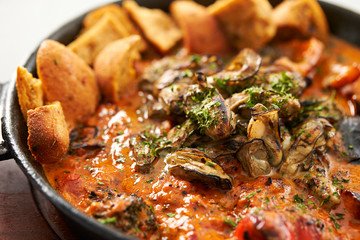 Grilled oyster with tomato sauce 