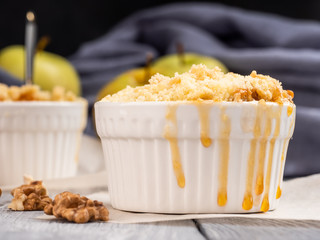 Small apple pies in a cocotte.