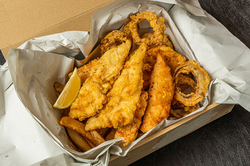 フィッシュアンドチップス　Typical homemade fish and chips