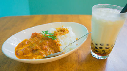 カレーとタピオカ