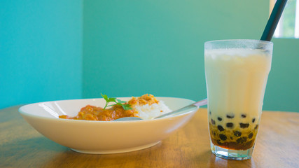 カレーとタピオカ