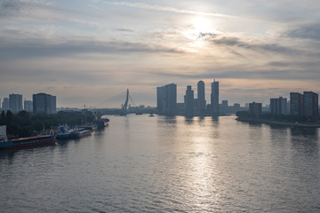 Naklejka premium Panorama von Rotterdamm im Sonnenaufgang
