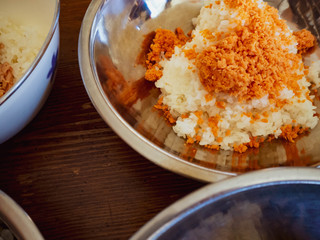 鮭フレークと炊き立てご飯