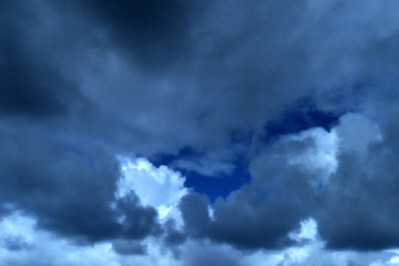 迫力がある雲