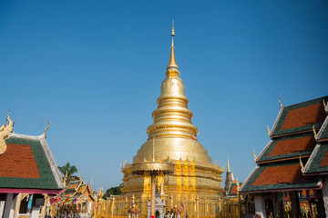 Fototapeta premium THAILAND LAMPHUN WAT PHRA THAT HARIPHUNCHAI