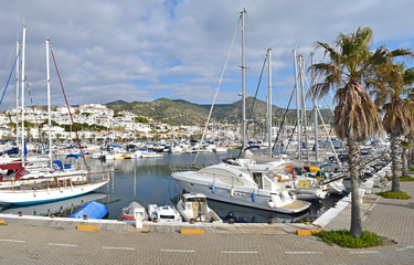 Fototapeta na wymiar Barcos en Port de Sitges, Barcelona España