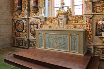 Fototapeta na wymiar baroque chapel (Sainte-Marie-du-Ménez-Hom) in Plomodiern in brittany (france)