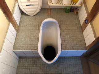 汲み取り式トイレ