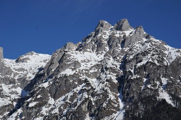 schneebedeckte Berggipfel, Alpen, Tennengebirge im Winter
