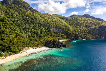 Fototapeta na wymiar Top view of beautiful turquoise beach, with white sand. Best beaches of Philippines. Seven Commandos beach, Palawan