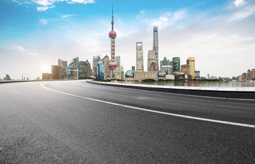Obraz na płótnie Canvas highway and city skyline in Shanghai, China