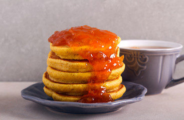 Fluffy spicy pancakes with marmalade