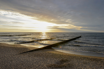 Waves in Ustronie Morskie © RegnumInvictum