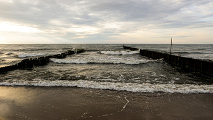 Waves in Ustronie Morskie © RegnumInvictum
