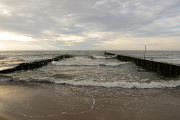 Waves in Ustronie Morskie © RegnumInvictum