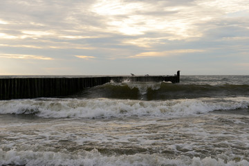 Waves in Ustronie Morskie © RegnumInvictum