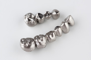 Artificial tooth crown