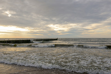 Waves in Ustronie Morskie © RegnumInvictum