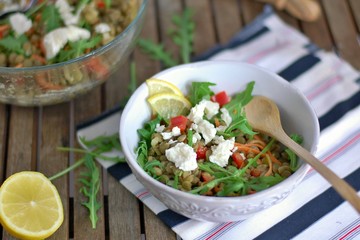 Lentil salad with arugula, pepper, carrot, lemon and cheese