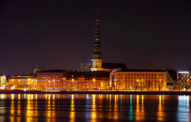 Fototapeta na wymiar the clock tower at night