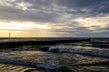 Waves in Ustronie Morskie © RegnumInvictum