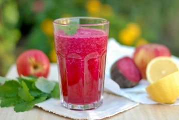 Fototapeta na wymiar Healthy fresh smoothie drink from apple,beetroot, lemon and mint
