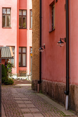 Fototapeta na wymiar Narrow alley into a residential building