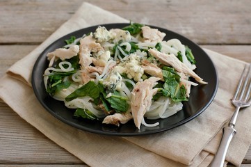 Rice noodles with chard leaves, chicken meat and cheese