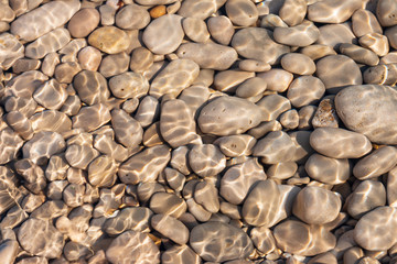 Fondo cantos rodados en el mar