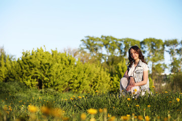 Fototapeta premium Girl in the park in the spring
