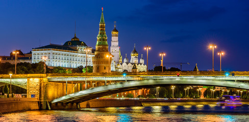 Fototapeta na wymiar Sightseeing Of Moscow, Russia. The view of Moscow Kremlin and Moscow river. Beautiful night view.