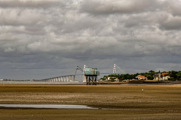 Obraz premium Old fishery at low tide